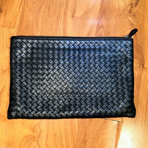 Authentic Bottega Veneta Intrecciato Leather Pouch - Picture 1 of 13